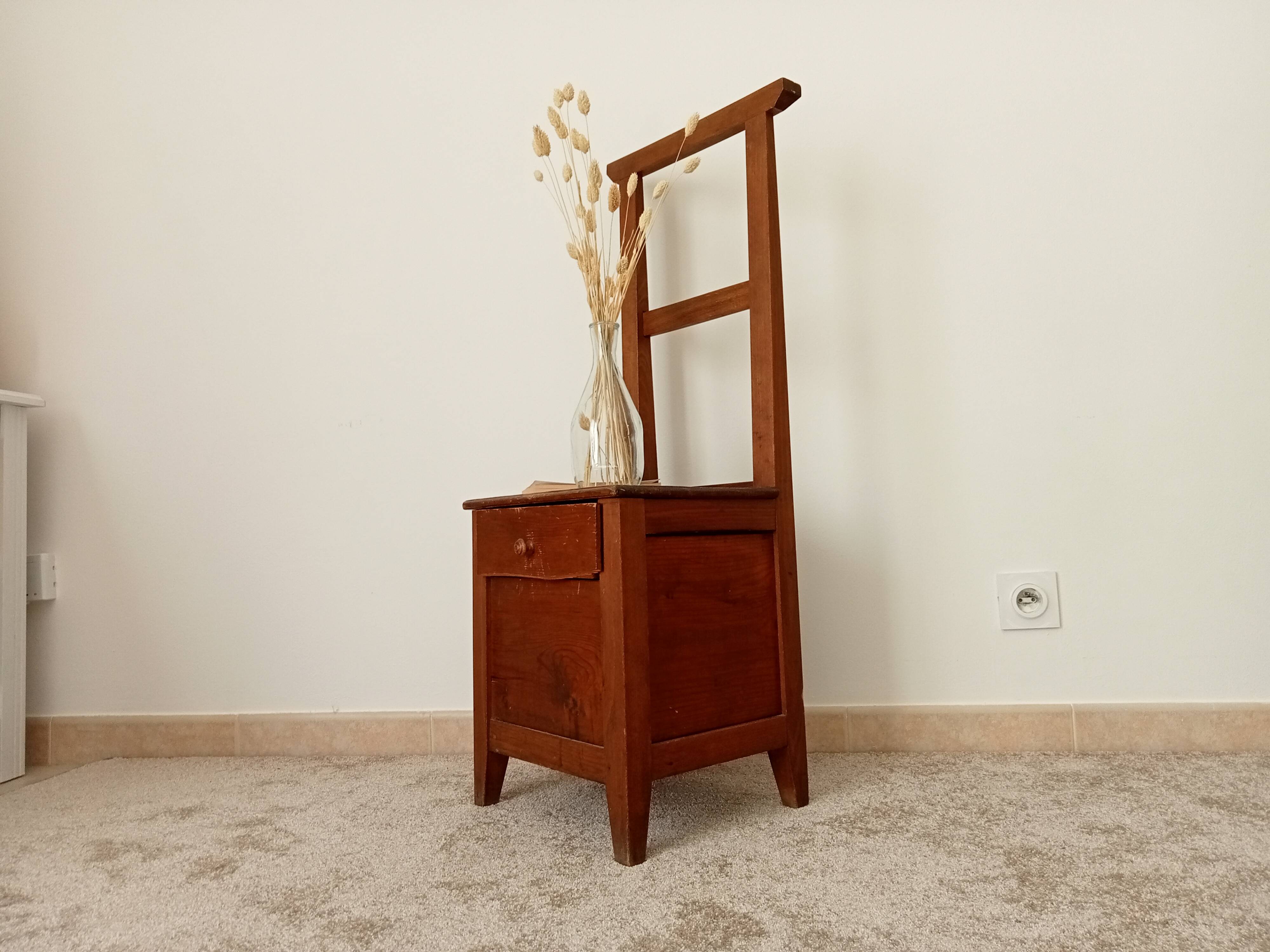 Antique oak shoeshine chair from the 40s/50s