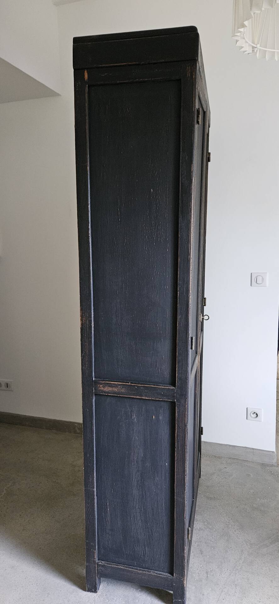 Ancienne Armoire parisienne d’école bois chêne noir