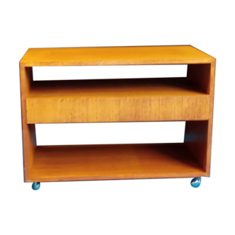 Low-drawer and caster furniture