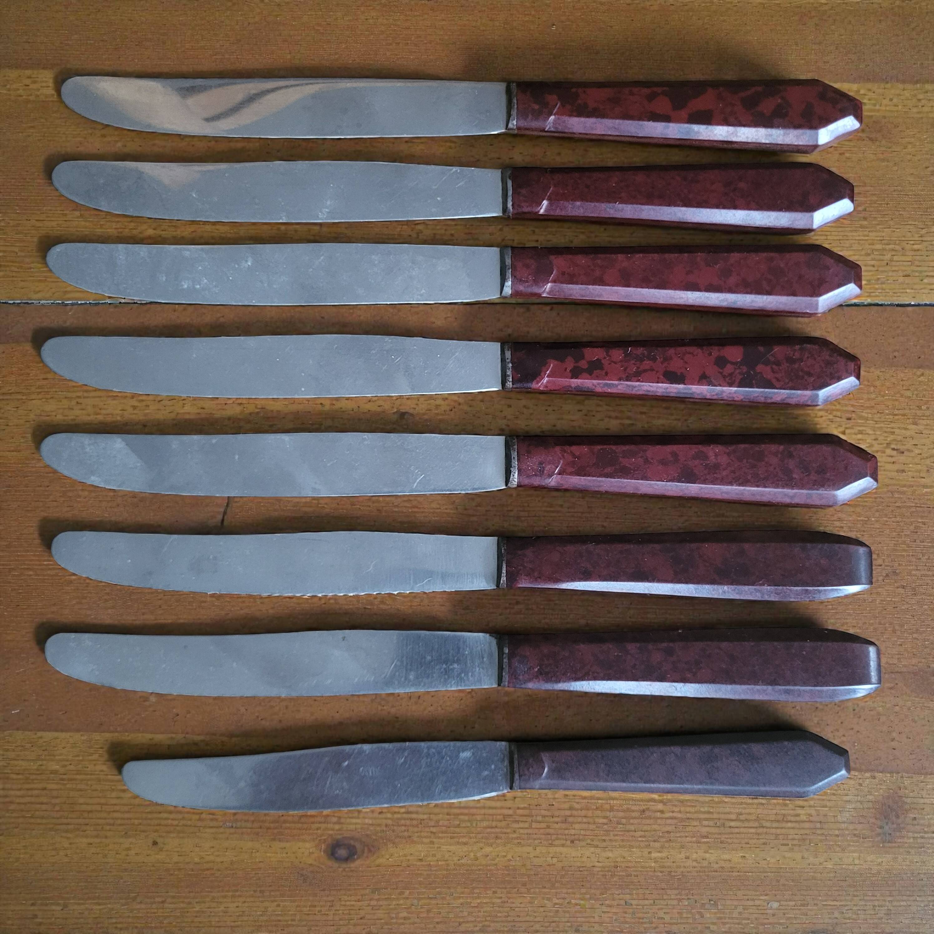 8 Bakelite knives