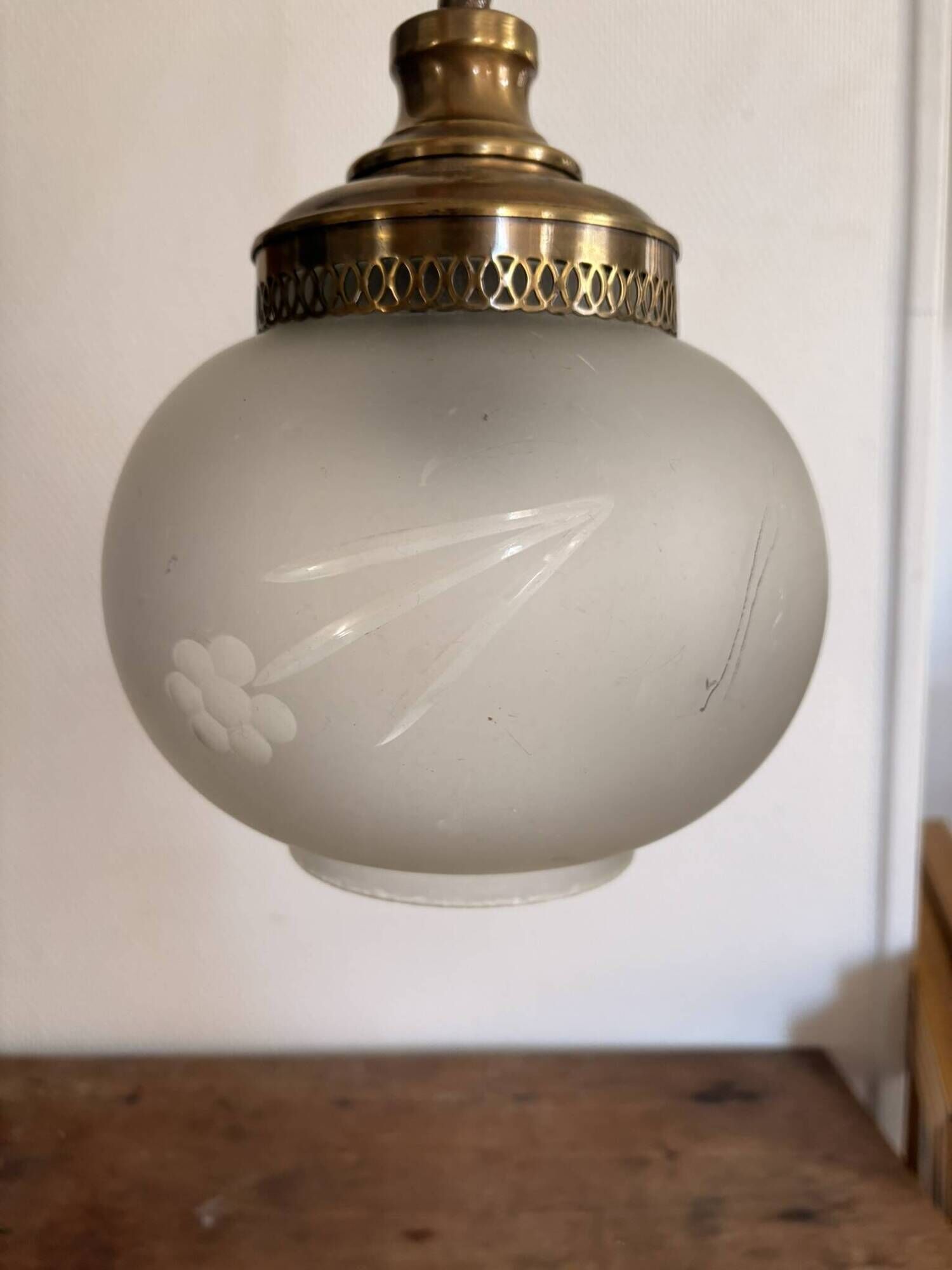 Suspension Luminaire Globe Frosted Glass Engraved Brass Art Deco Vintage