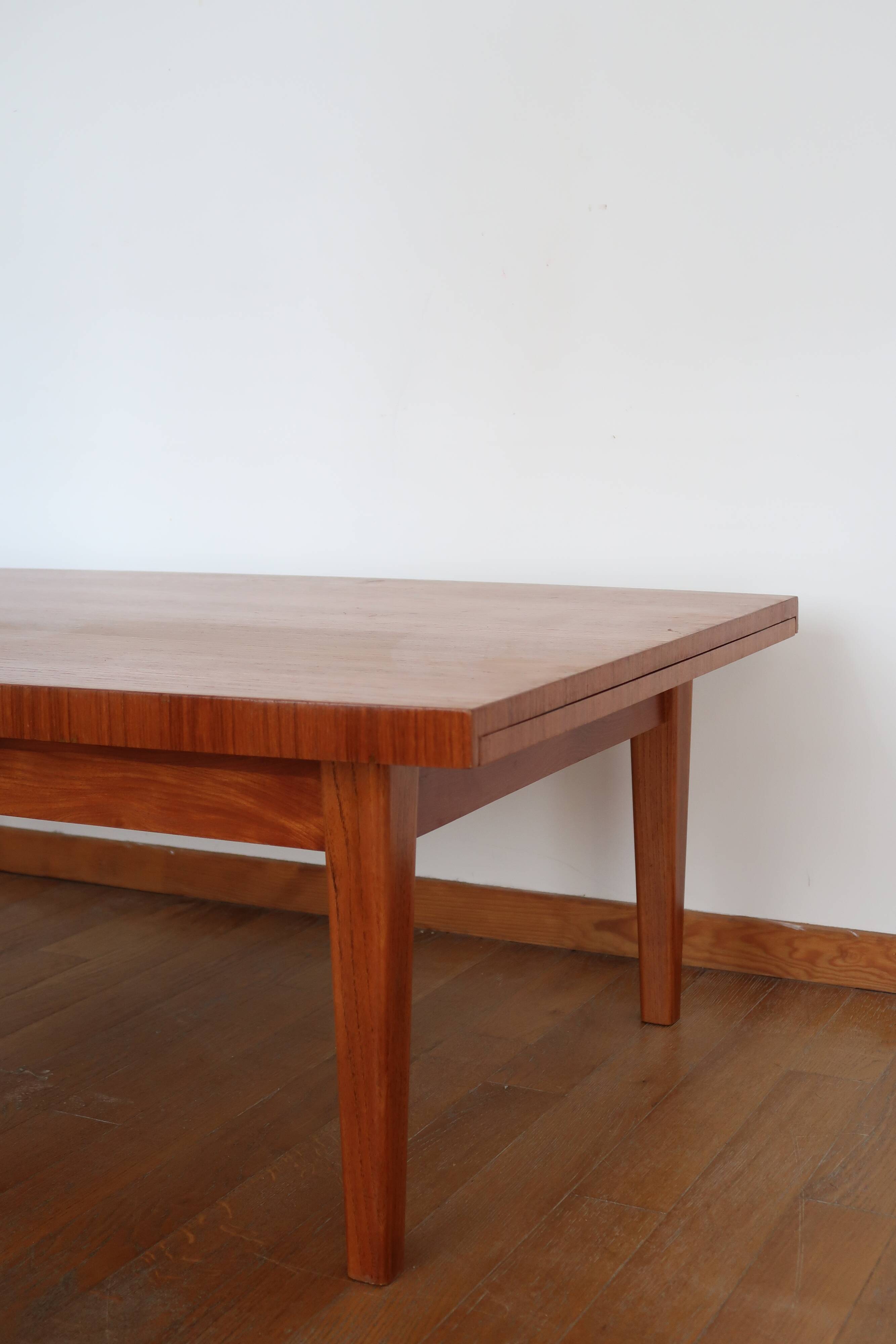 Large Scandinavian extendable coffee table