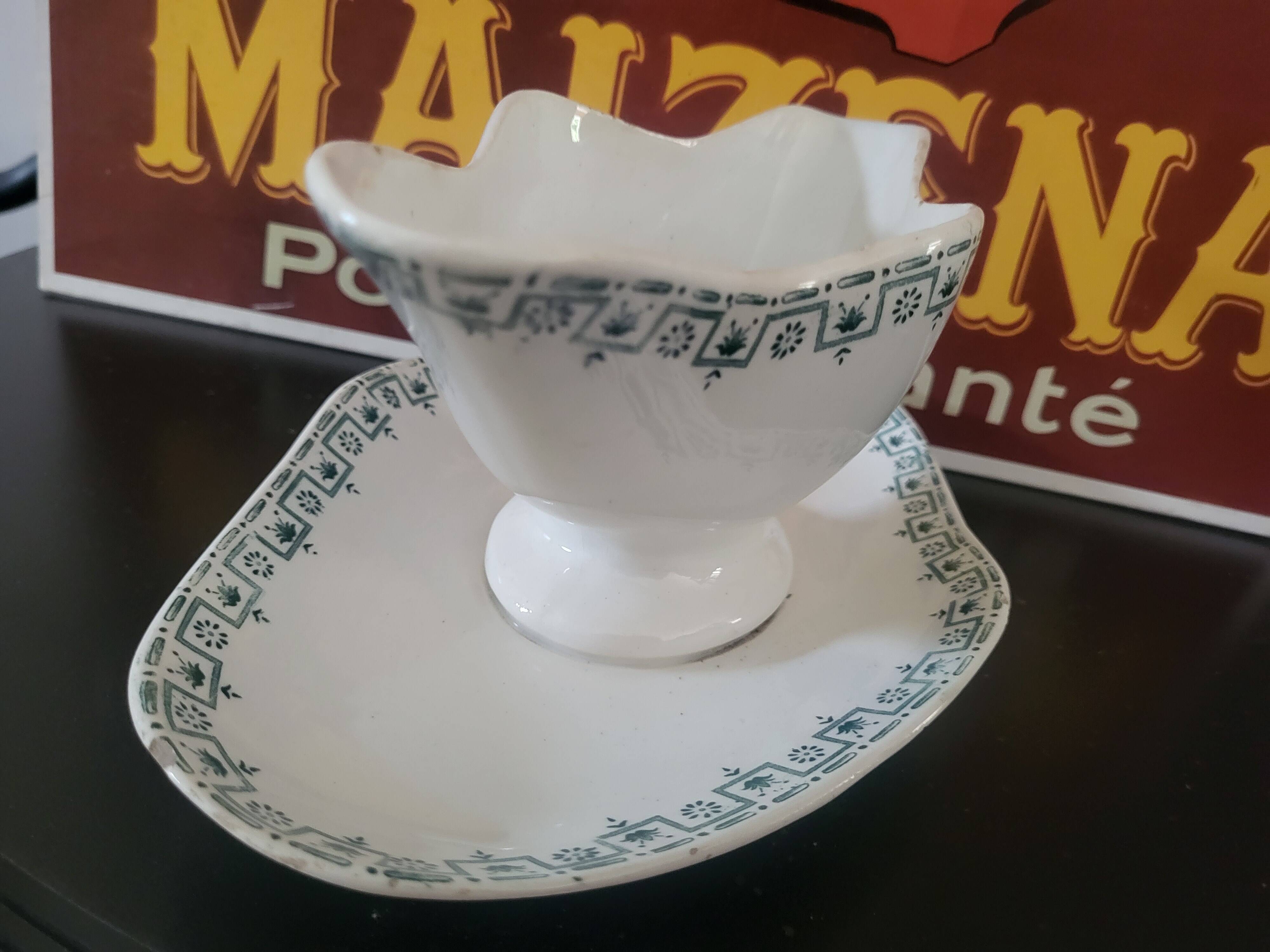 Saucière ancienne Terre de Fer – Porcelaine Opaque de Gien – décor vert géo