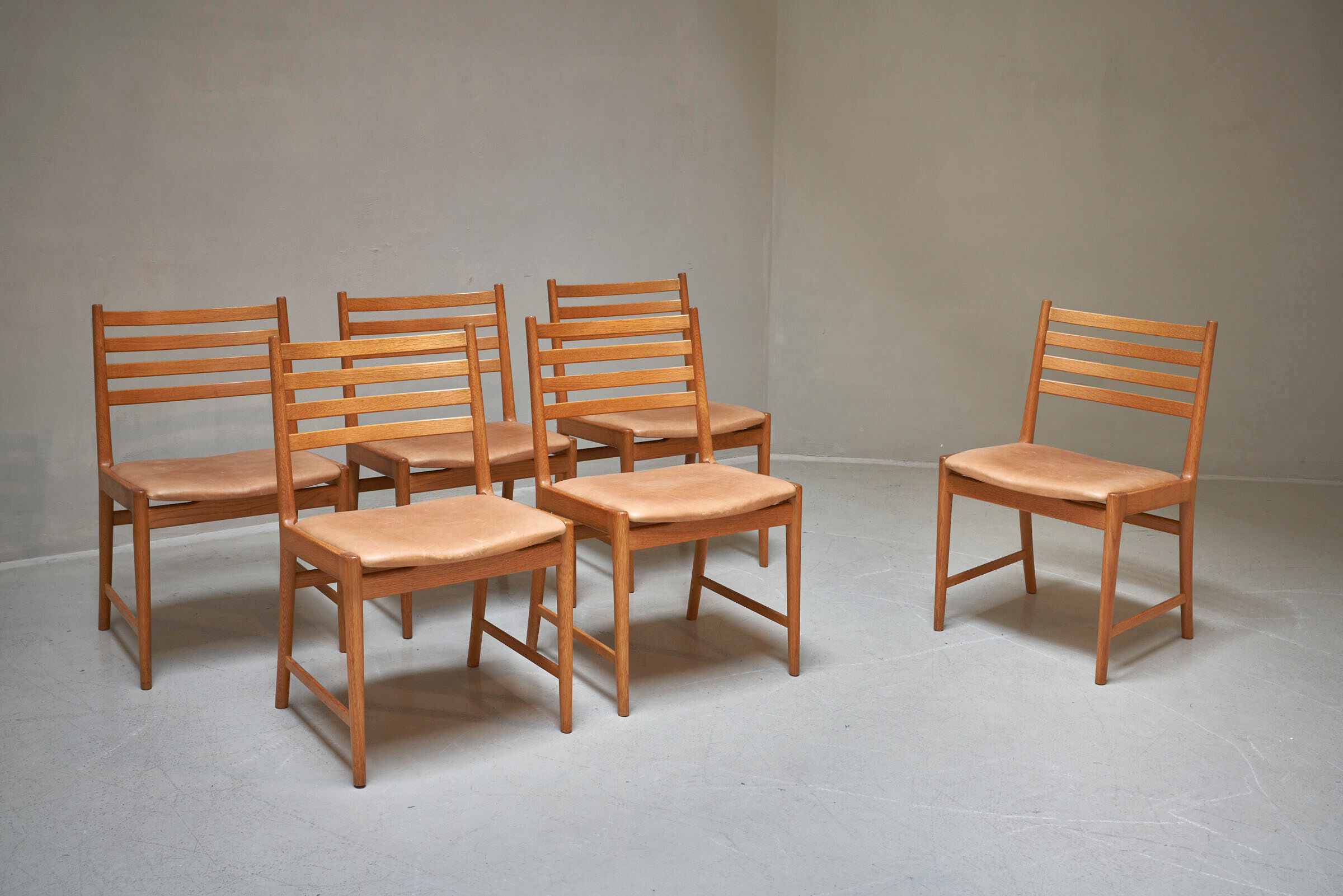 6 chaises danoises par Kai Lyngfeldt Larsen