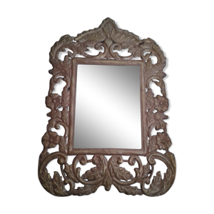 Miroir avec décor en metal gaufré