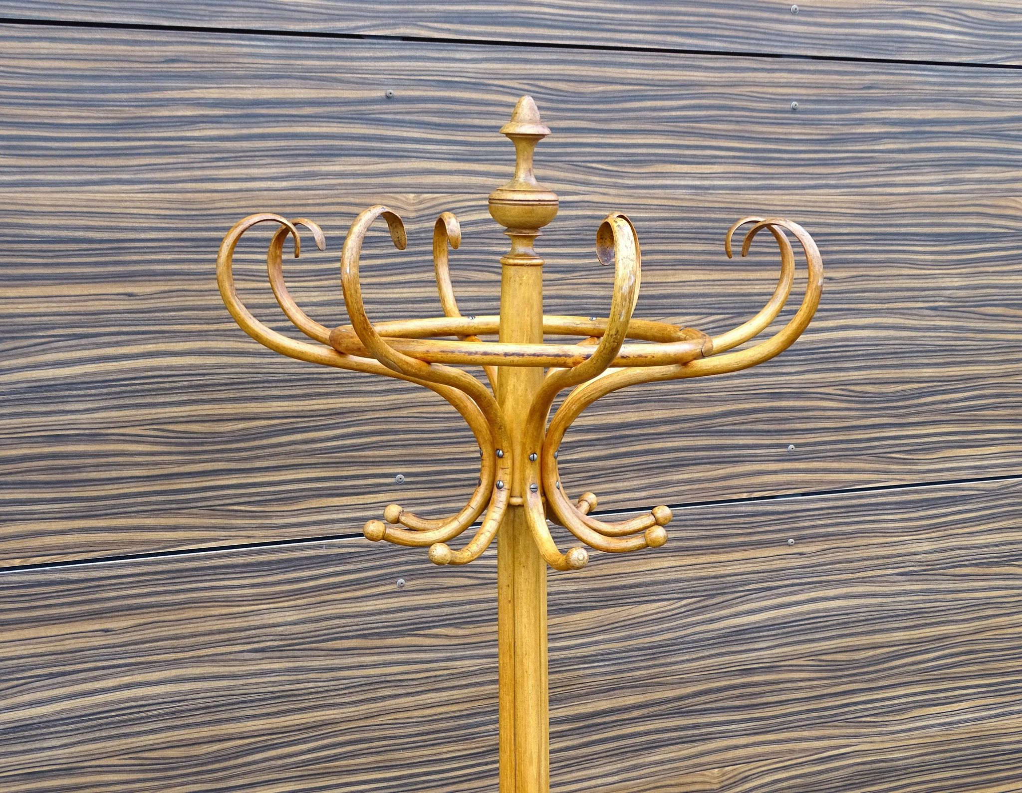 Bistro coat rack with 8 hooks, in the style of Thonet Fischel from 1920.