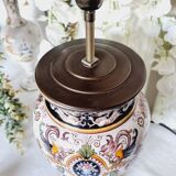 Table lamp in fine earthenware, 1950, in Renaissance style.