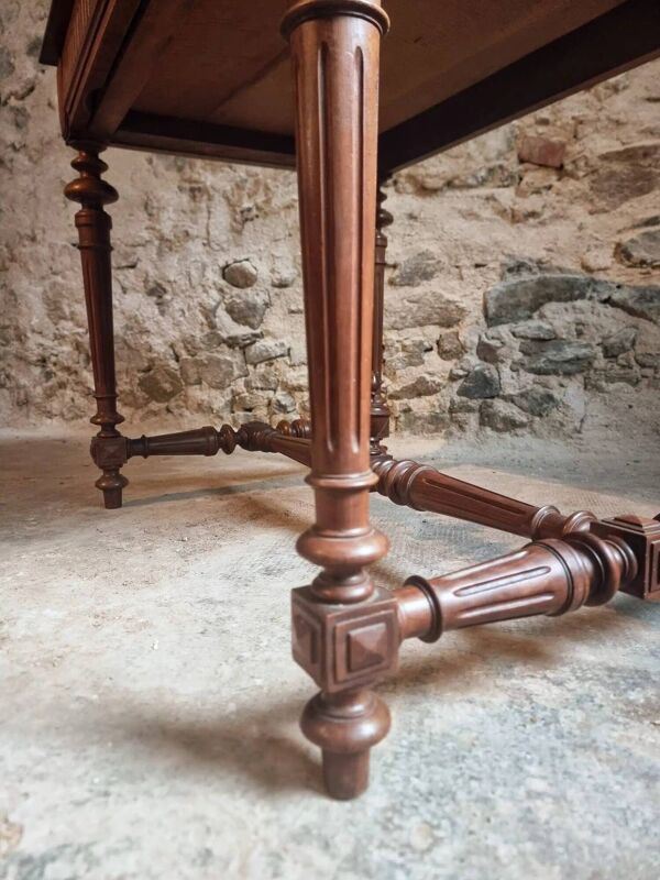 Ancienne table d'écriture française en noyer avec tiroir, petit bureau, vers 1930