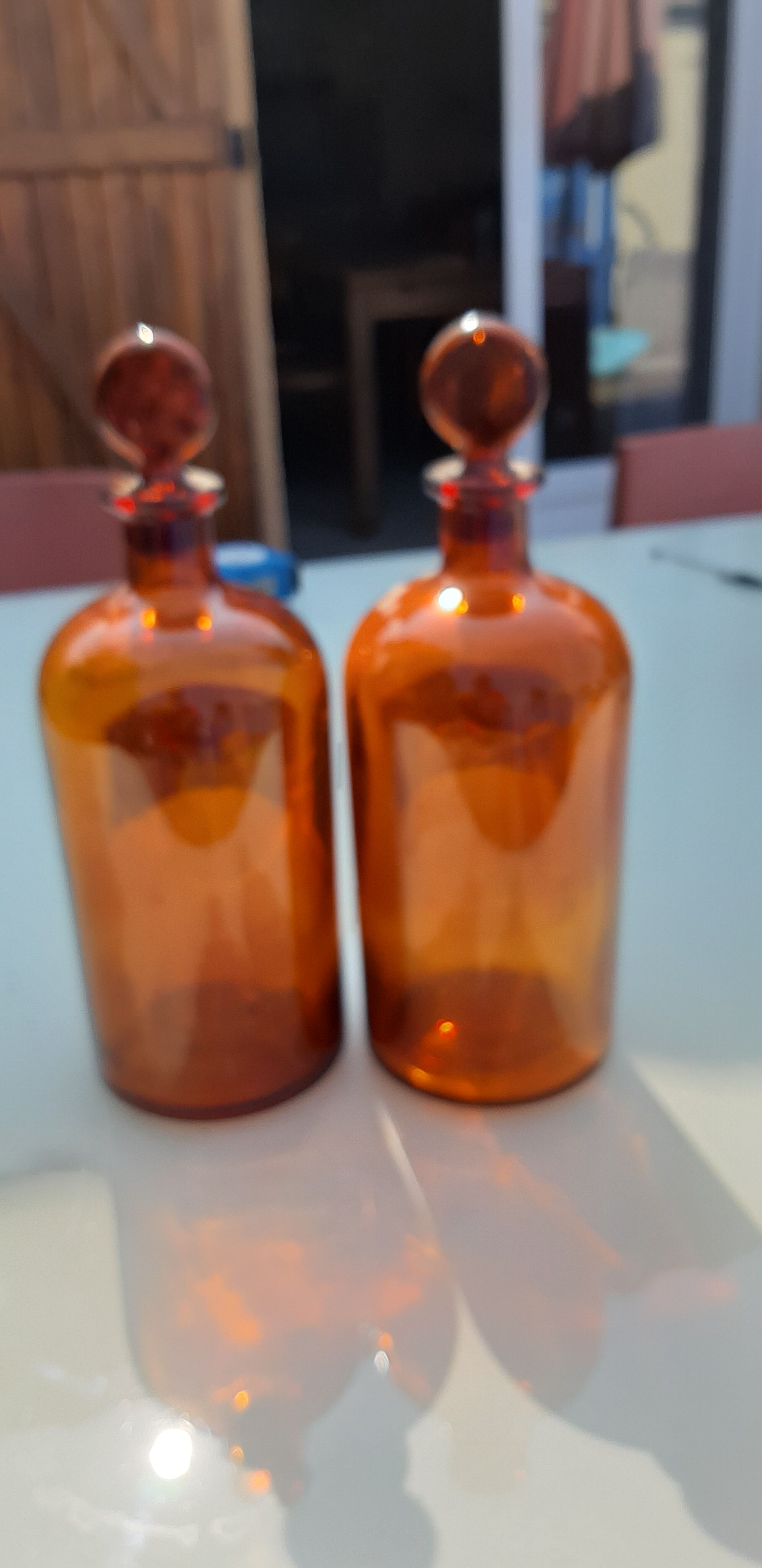 Paire de flacons a pharmacie en verre marron