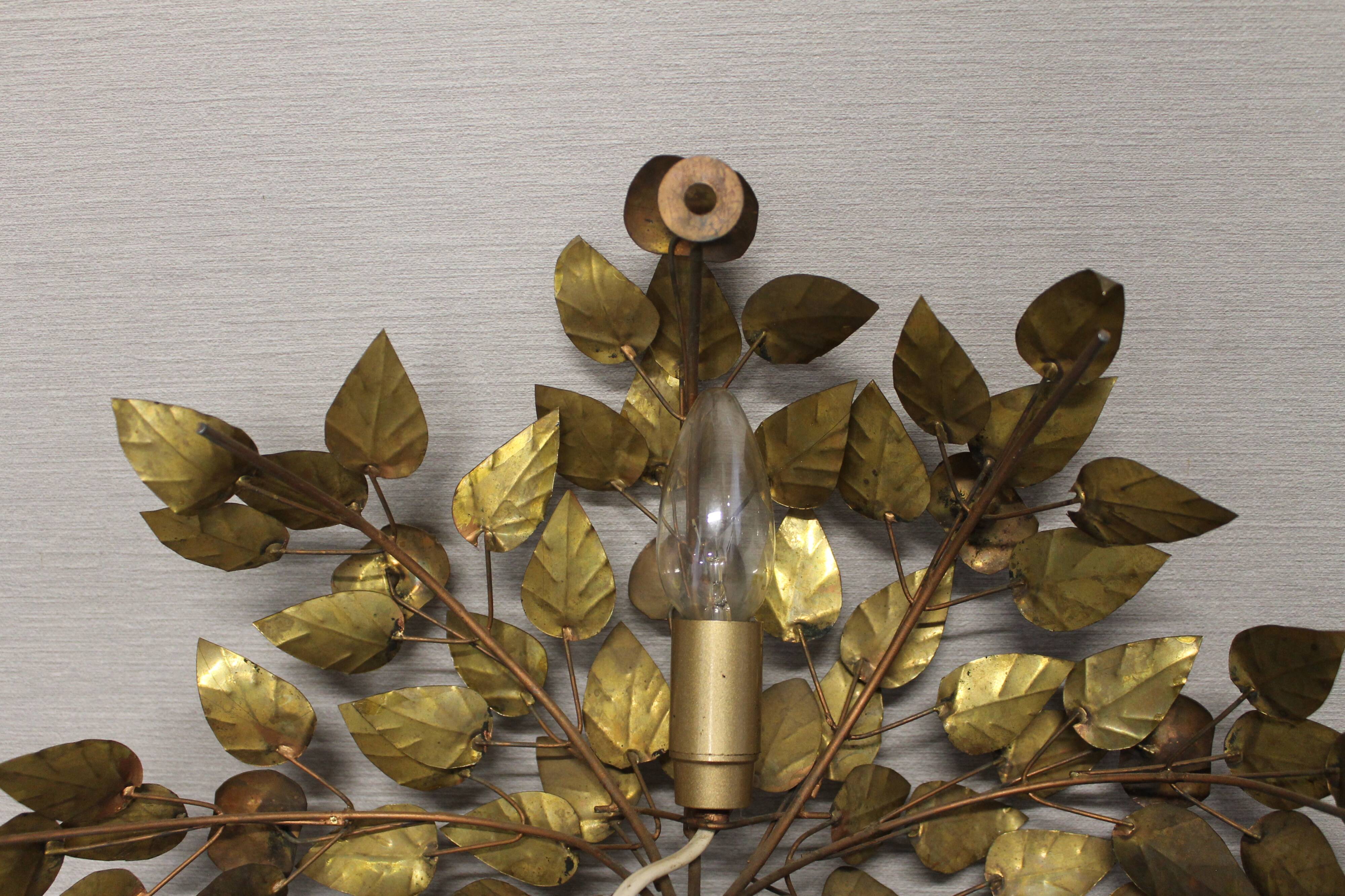 Metal tree-shaped wall applied