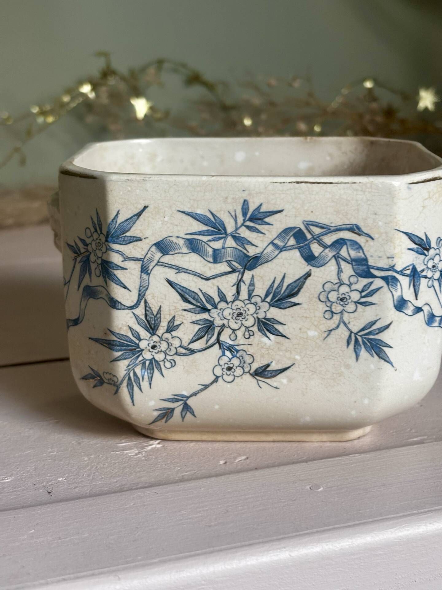 Ancienne base de sucrier faïence patinée motif floral bleu Digoin