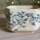 Ancienne base de sucrier faïence patinée motif floral bleu Digoin