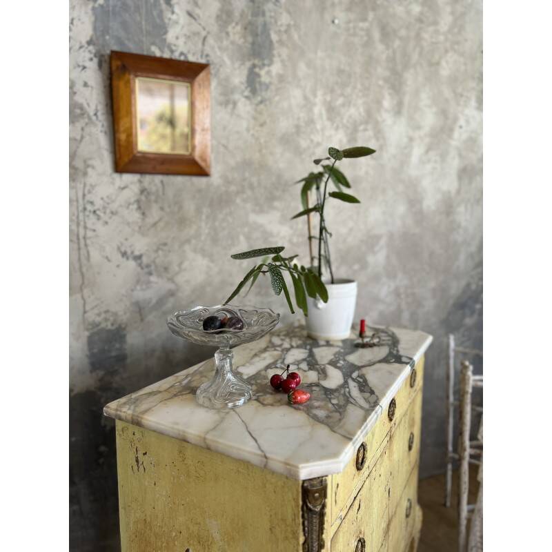 Commode patinée
