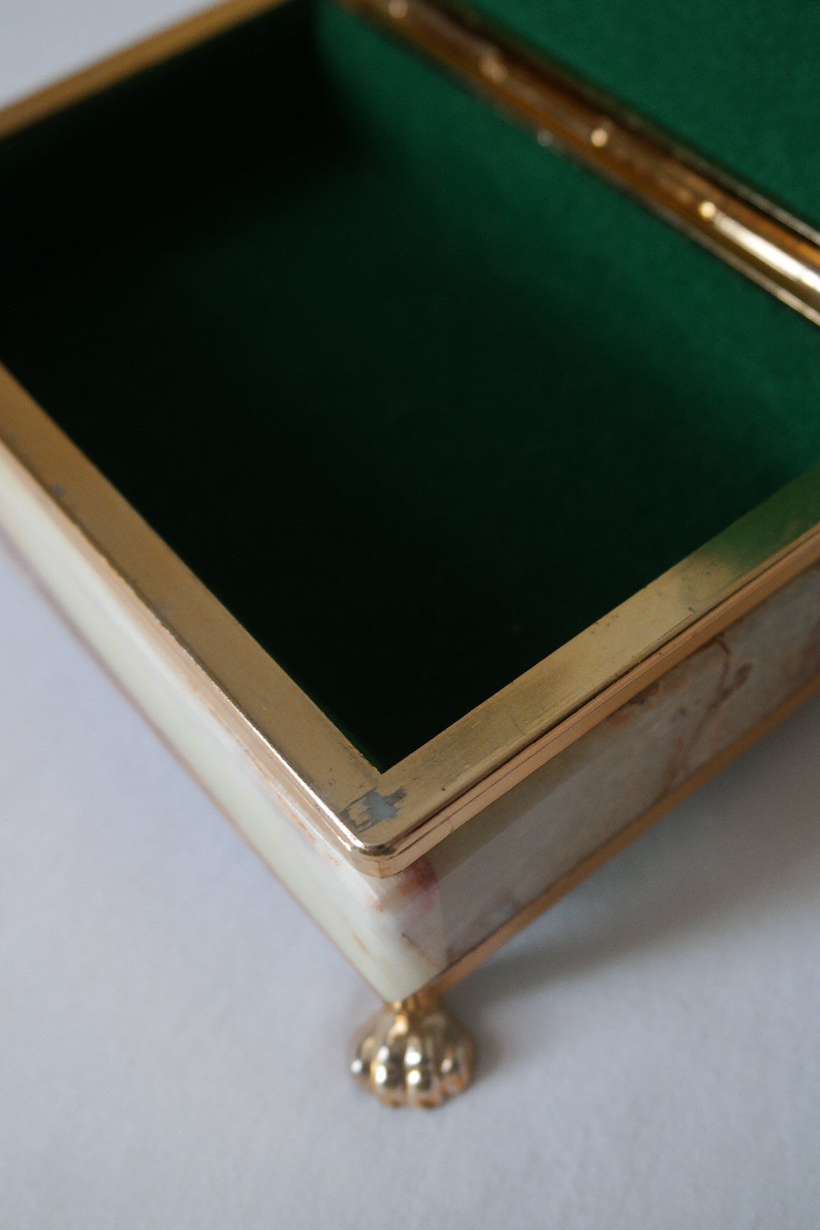 Boite à bijoux en albâtre