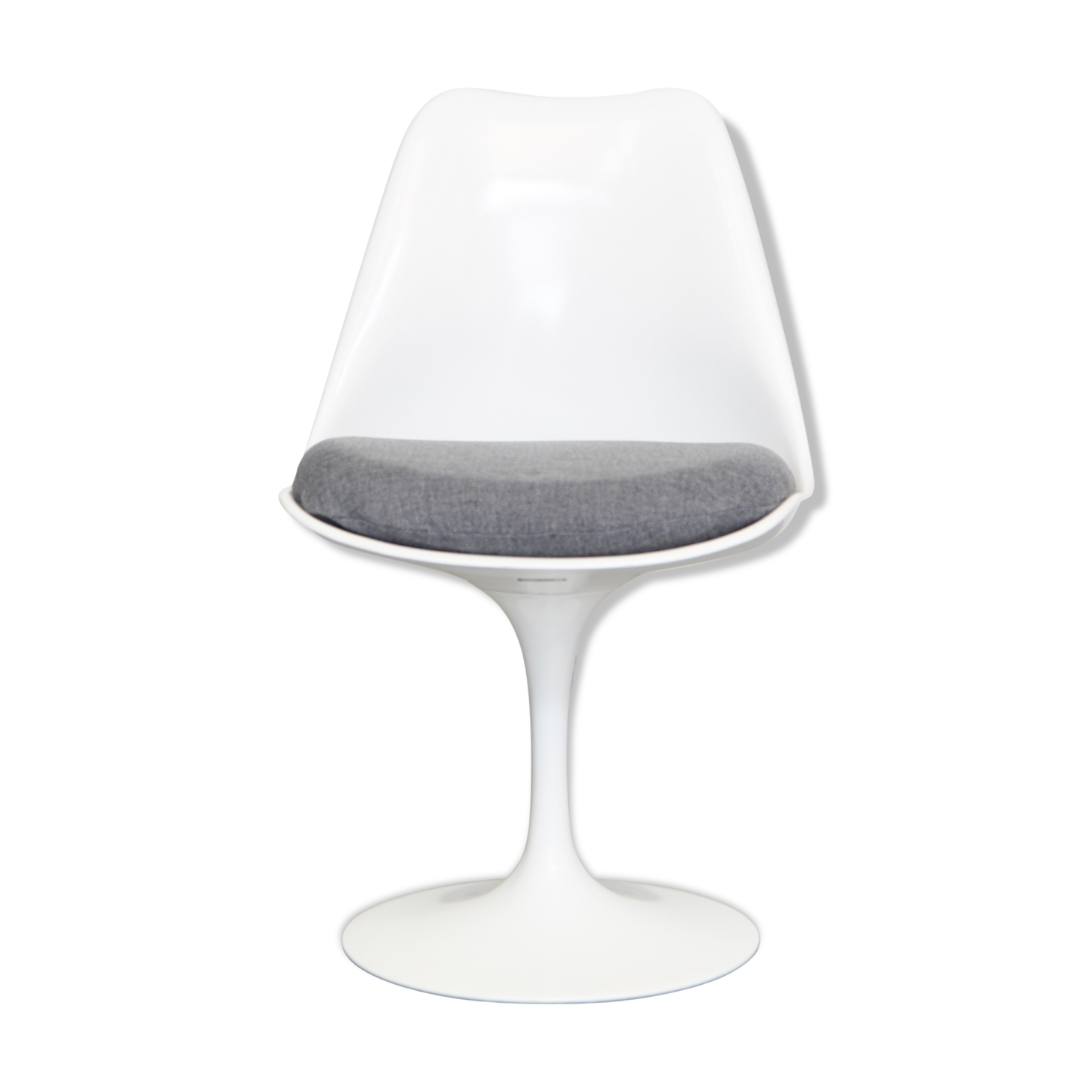 Eero Saarinen swivel Tulip chair for Knoll International