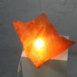 lampe , sculpture lumineuse en forme de coussin. Signée Hajime Goto, Japon, 1983.