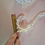 lot de 2 pateres en fonte vintage blanche, petits eclats de peinture année