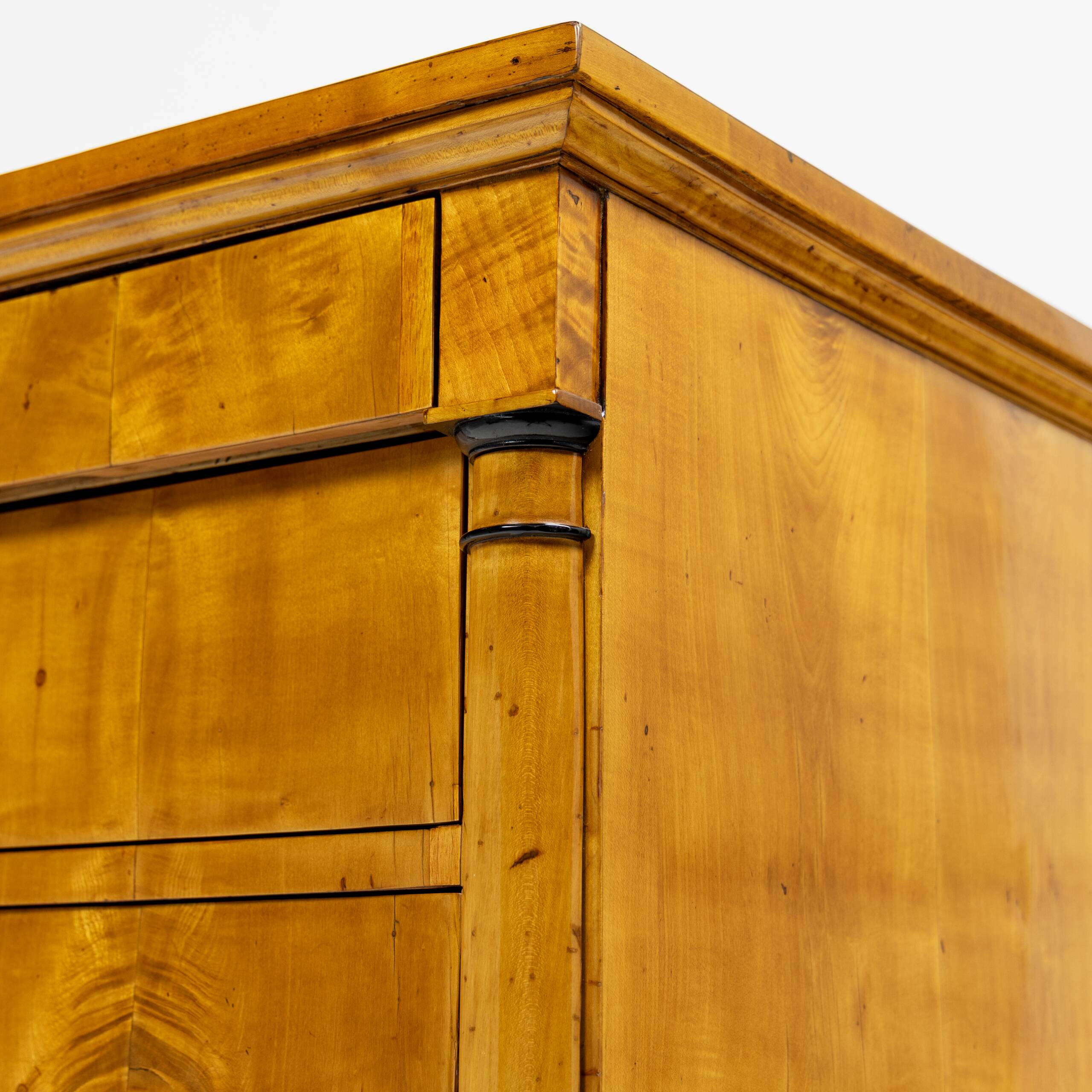 Biedermeier commode in birch veneer 1820-1830