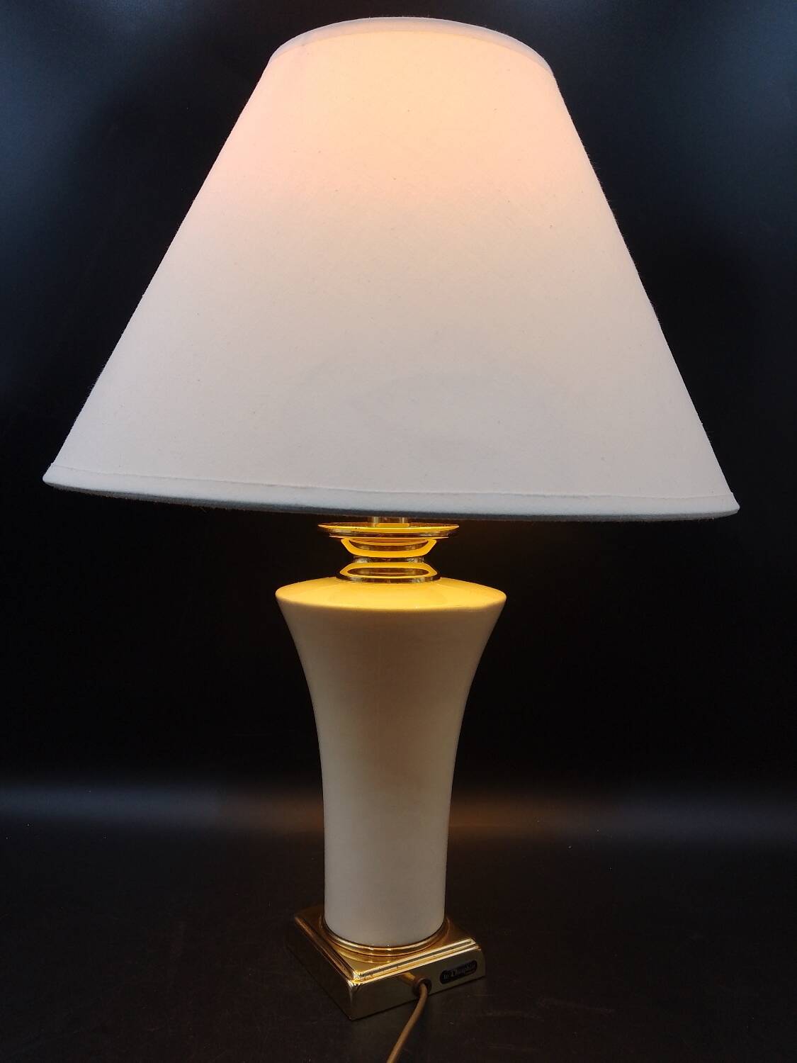Belle lampe de table laiton et porcelaine du milieu du siècle maison le dauphin