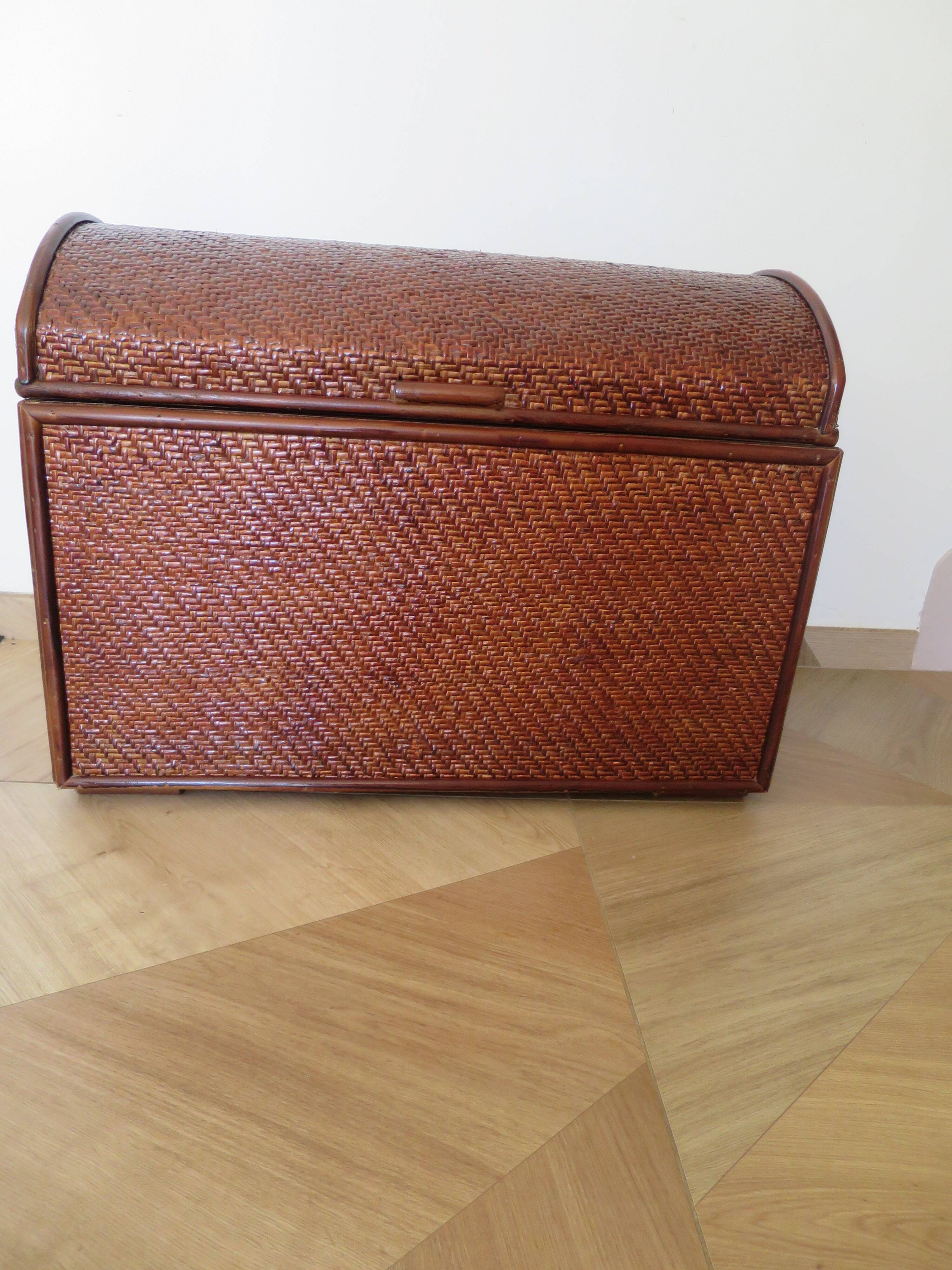 Vintage storage chest - curved - woven rattan - 1970s - mahogany colour