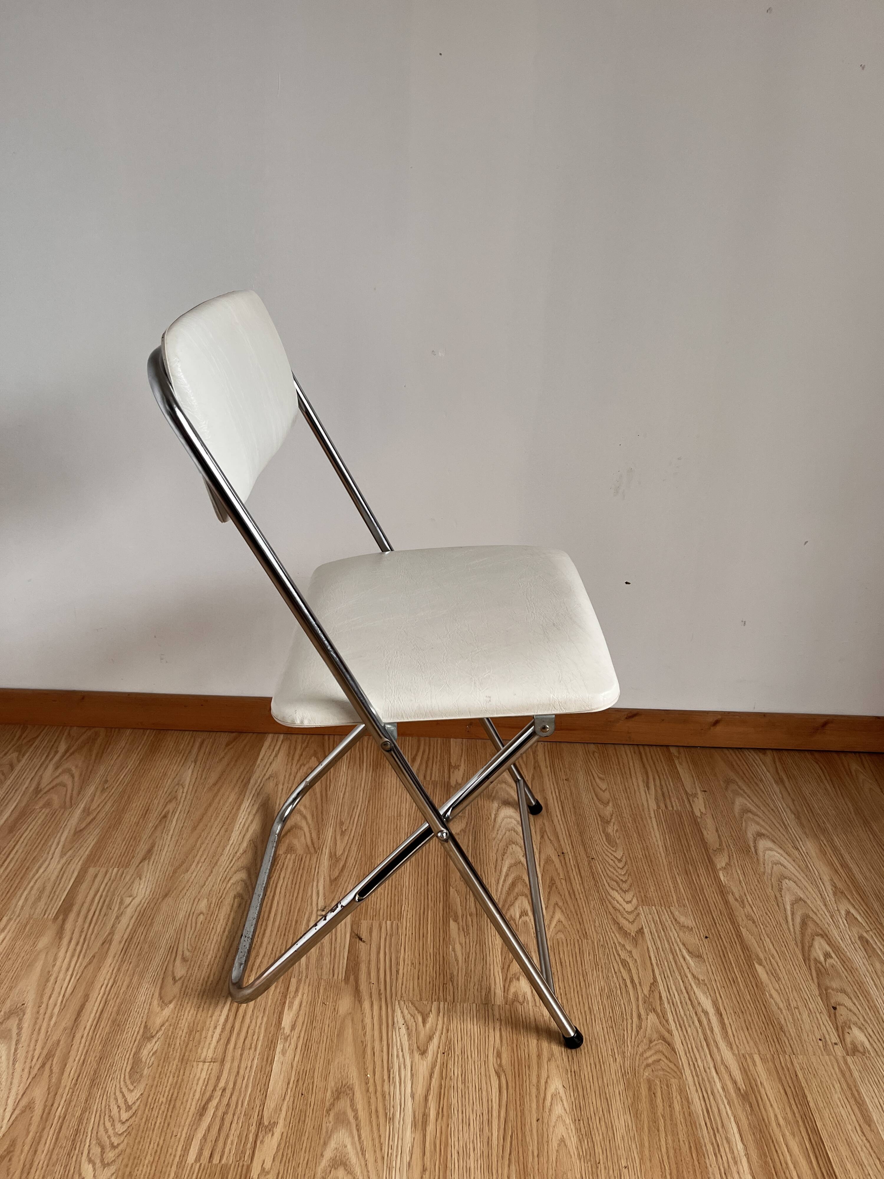 Folding chair in faux leather