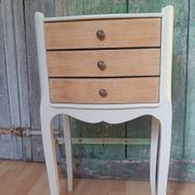 Table de chevet vintage en bois naturel à 3 tiroirs