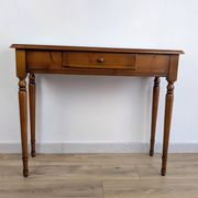 Console en merisier aux pieds tournés et tiroir – charme classique