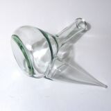 Ancienne carafe à vin en verre