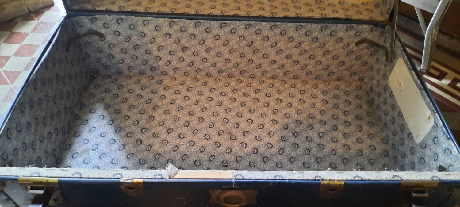 English travel trunk