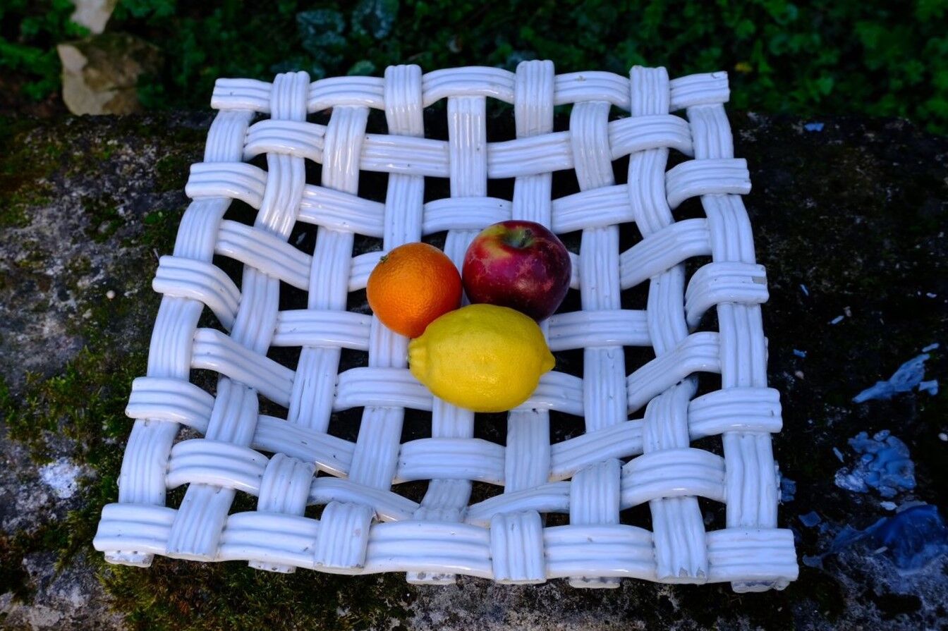 Braided fruit cup