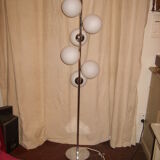 Lamp of the 1970s globe in opaline and chrome