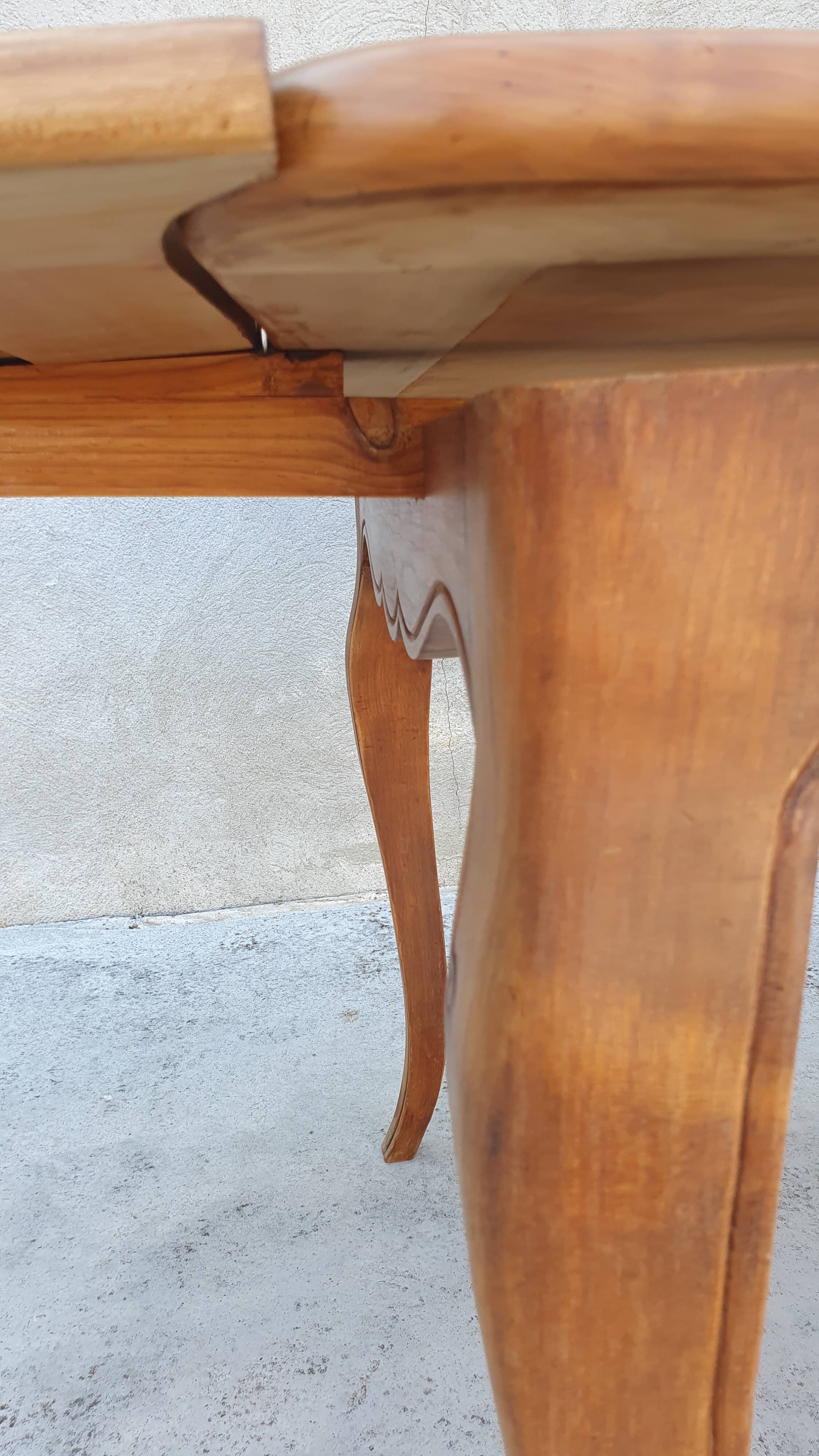 Extendable table