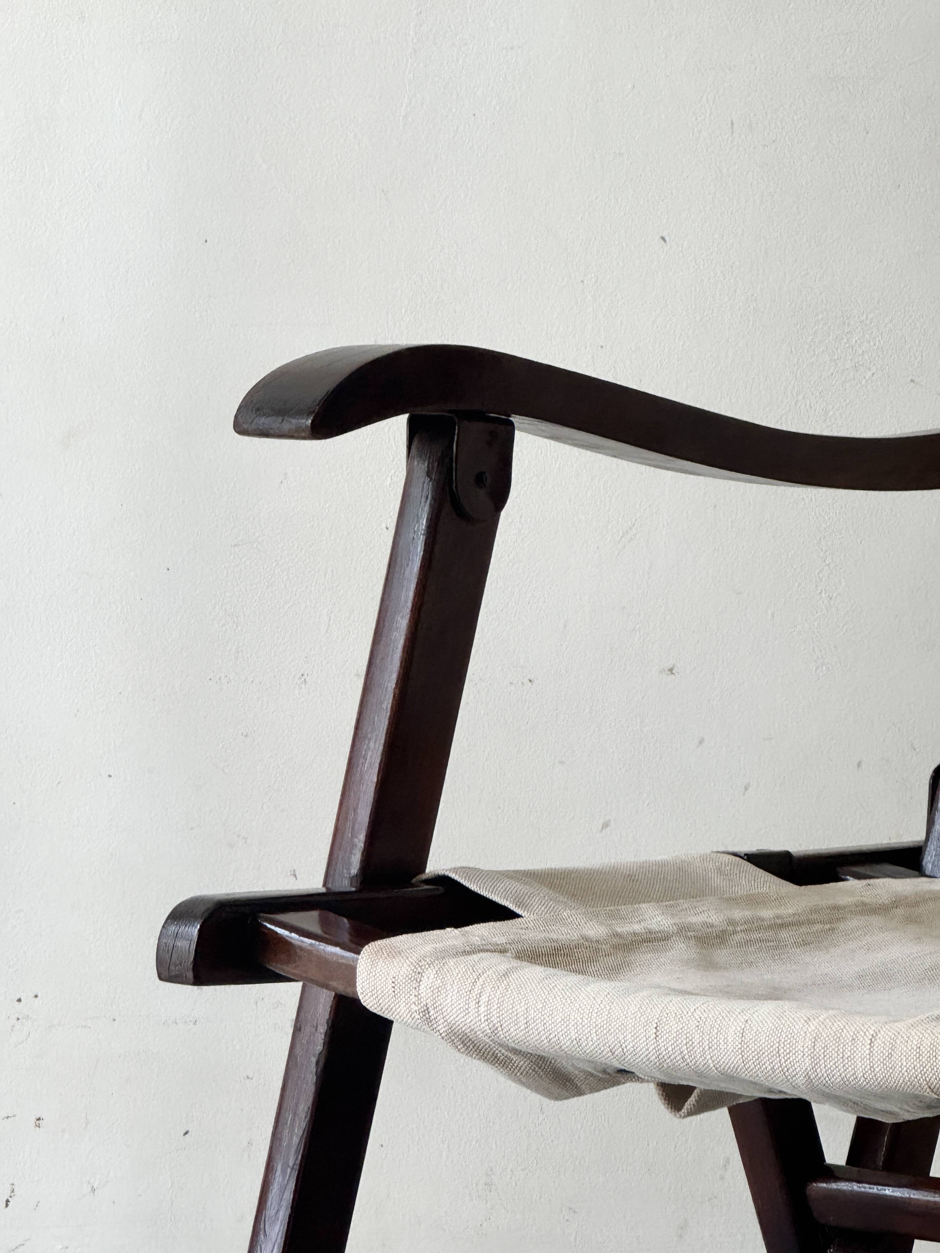 "Safari" folding chair in wood and ecru canvas, 1960s/1970s.