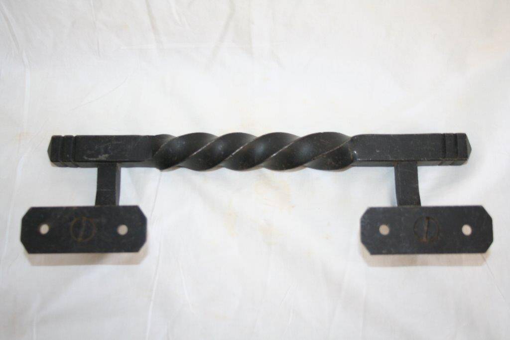 TORSADE iron offset marshal's baton door handle