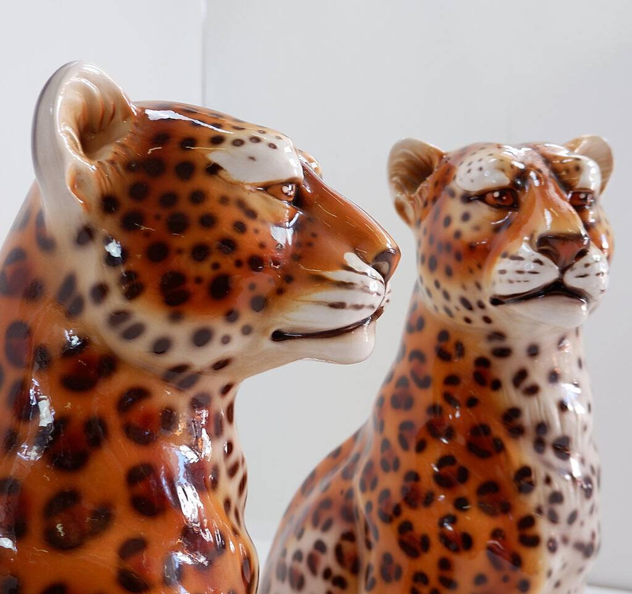 Couple of vintage ceramic leopards sculptures - Italy circa 1980s
