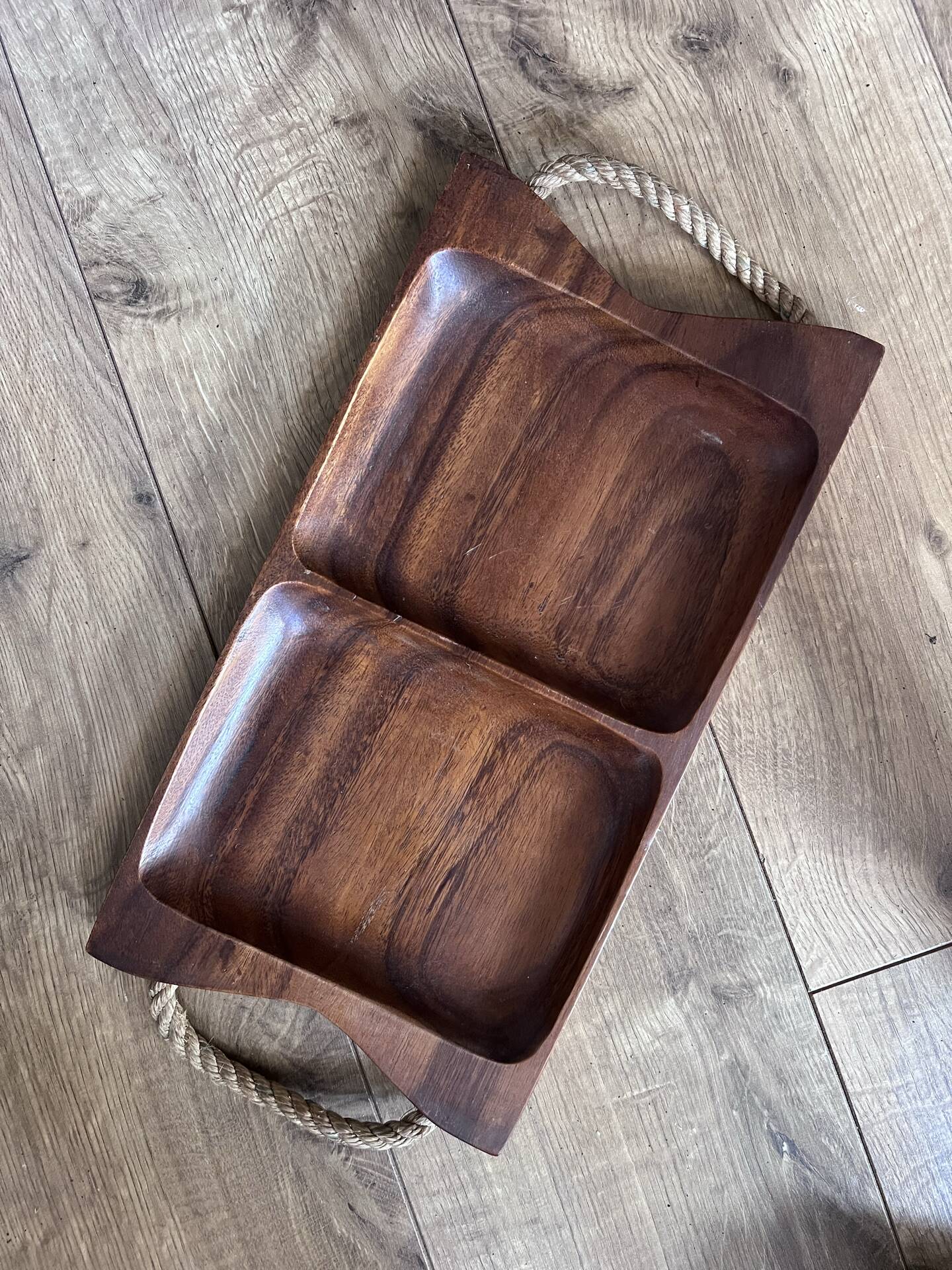 Teak plateau and rope handle
