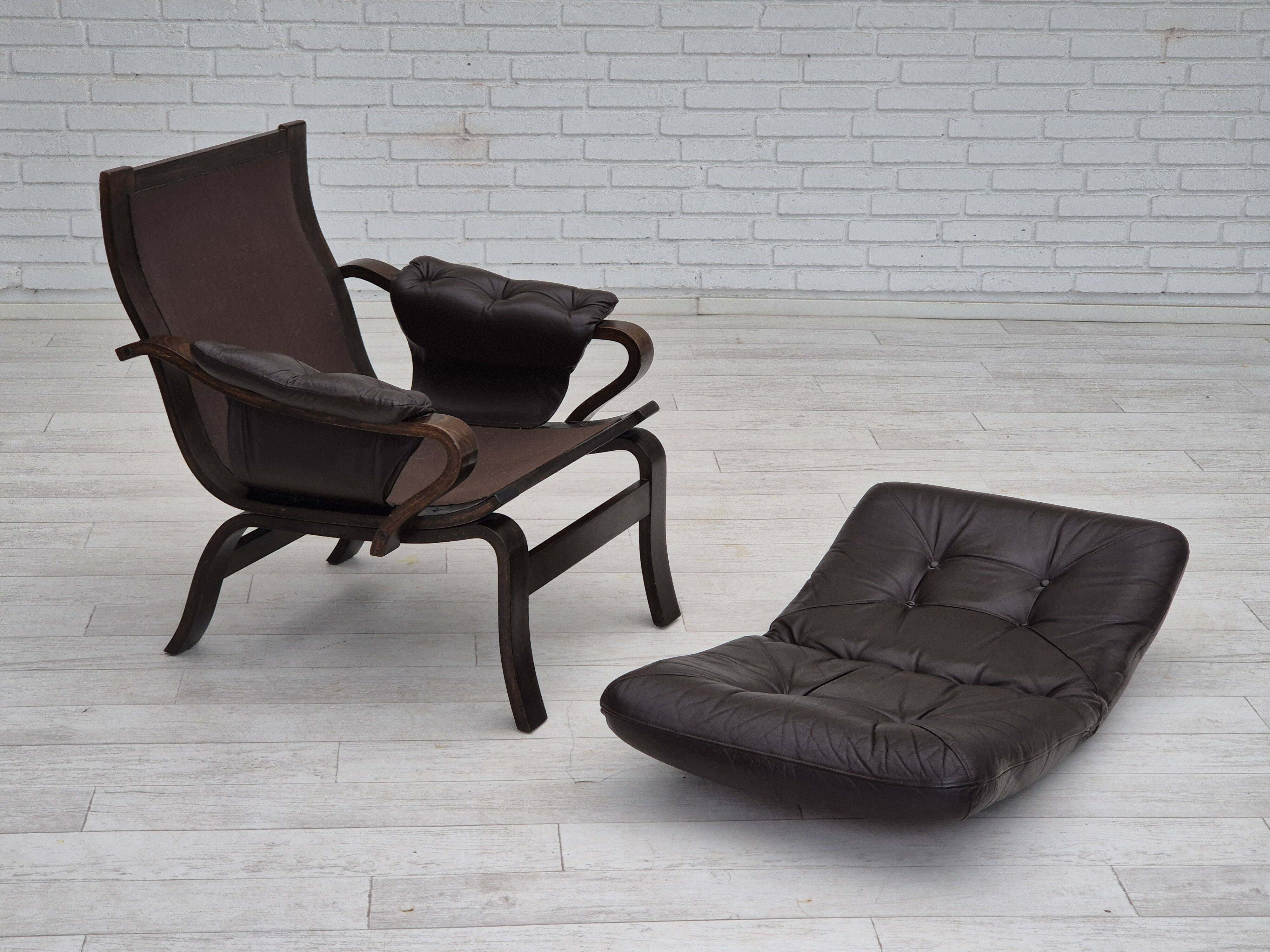 1970s, Scandinavian lounge chair in original condition, brown leather, dark bent wood.