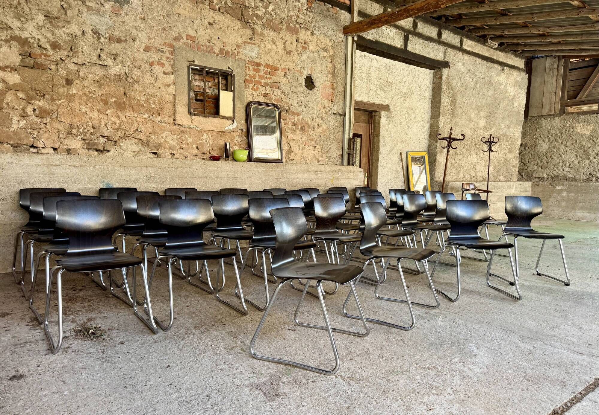 ✨ Set of 100 black Pagholz Flototto chairs – Chrome tubular frame
