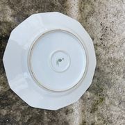 Plat à motif floral