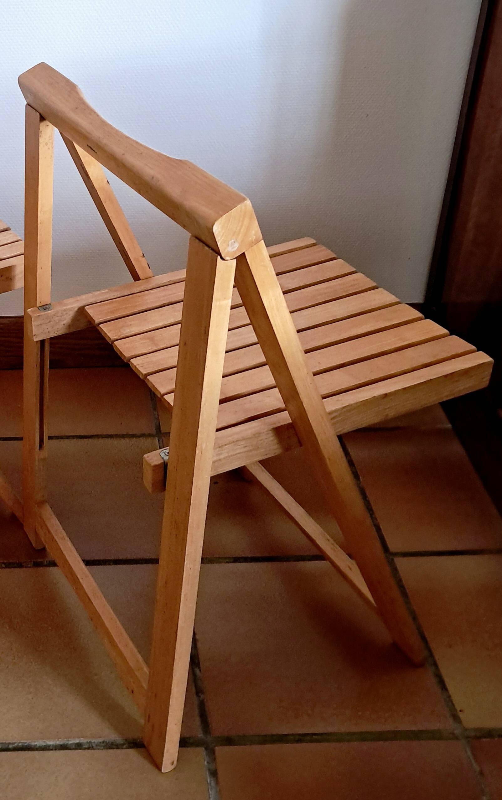 Wooden folding chair in the style of Aldo Jacober