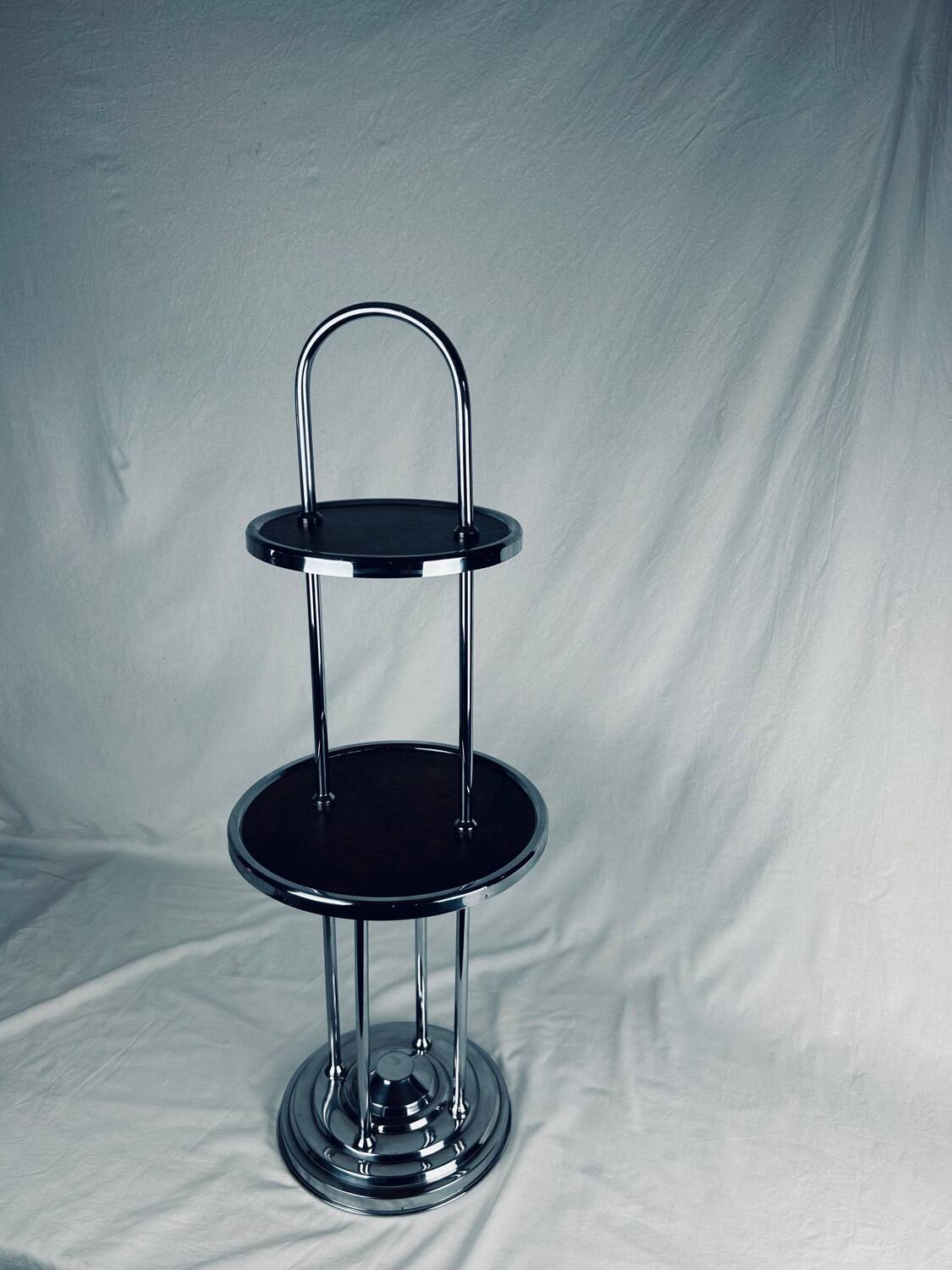 Art Deco Bauhaus style side table/pedestal table in wood and chrome-plated metal