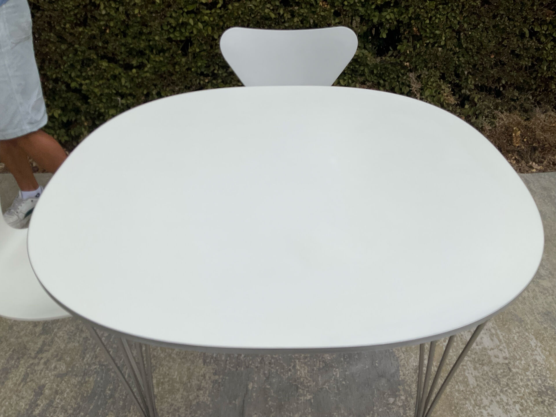 Dining table "Ellipse" by Arne Jacobsen for Fritz Hansen