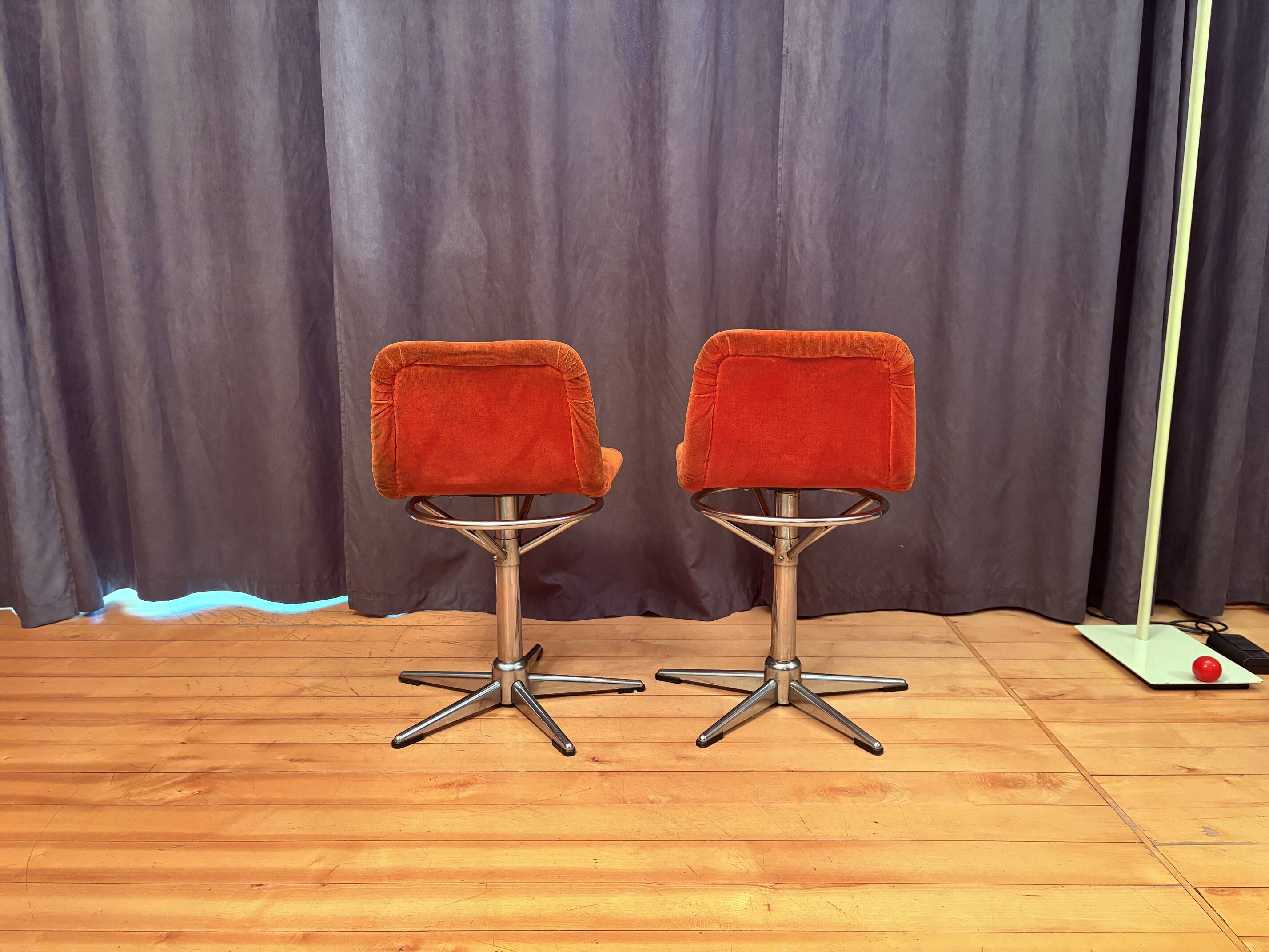 Paire de chaises pivotantes, années 1960