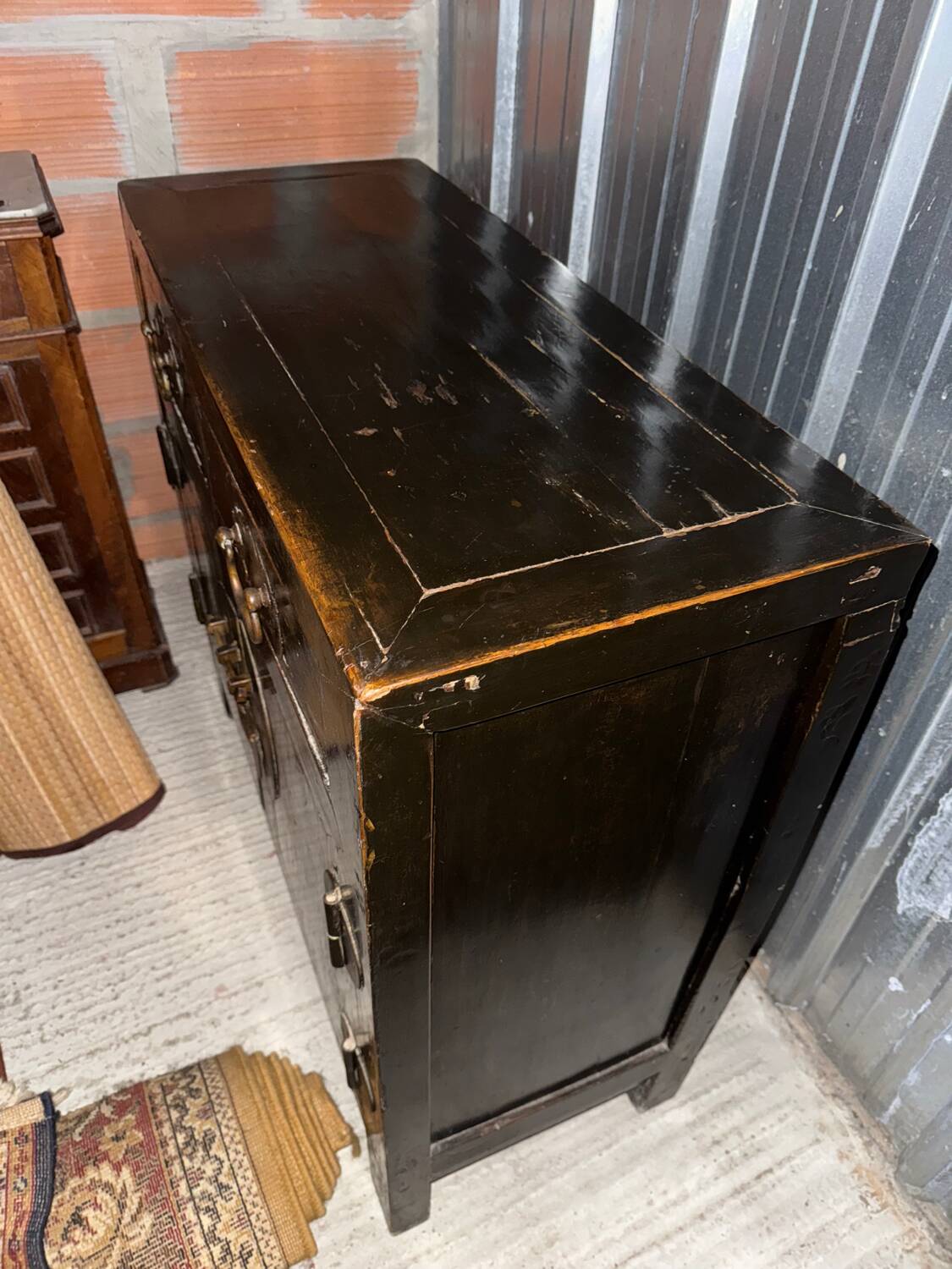 Antique Chinese sideboard. 2 drawers + 2 doors.