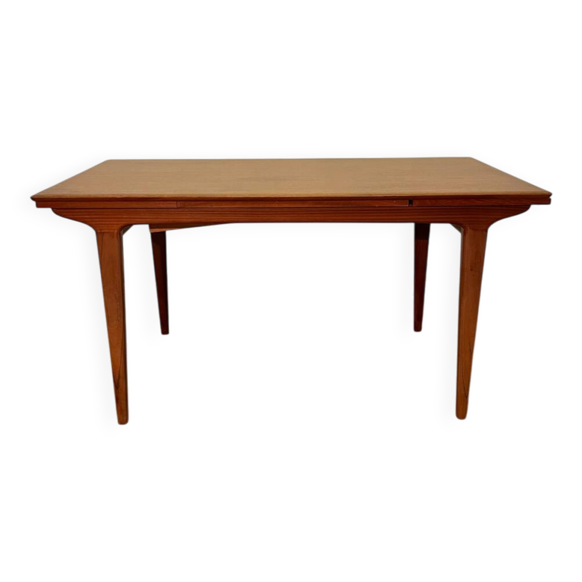 Scandinavian style extendable table