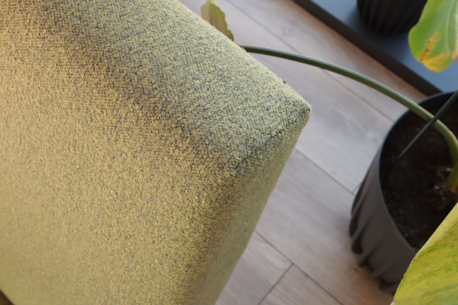 Scandinavian armchair moss green zig zag modern design VAR