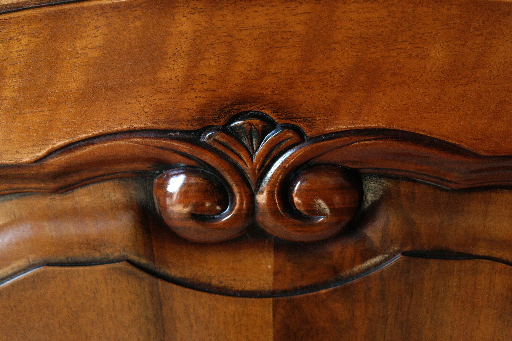 Confiturier en noyer vintage style Louis XV