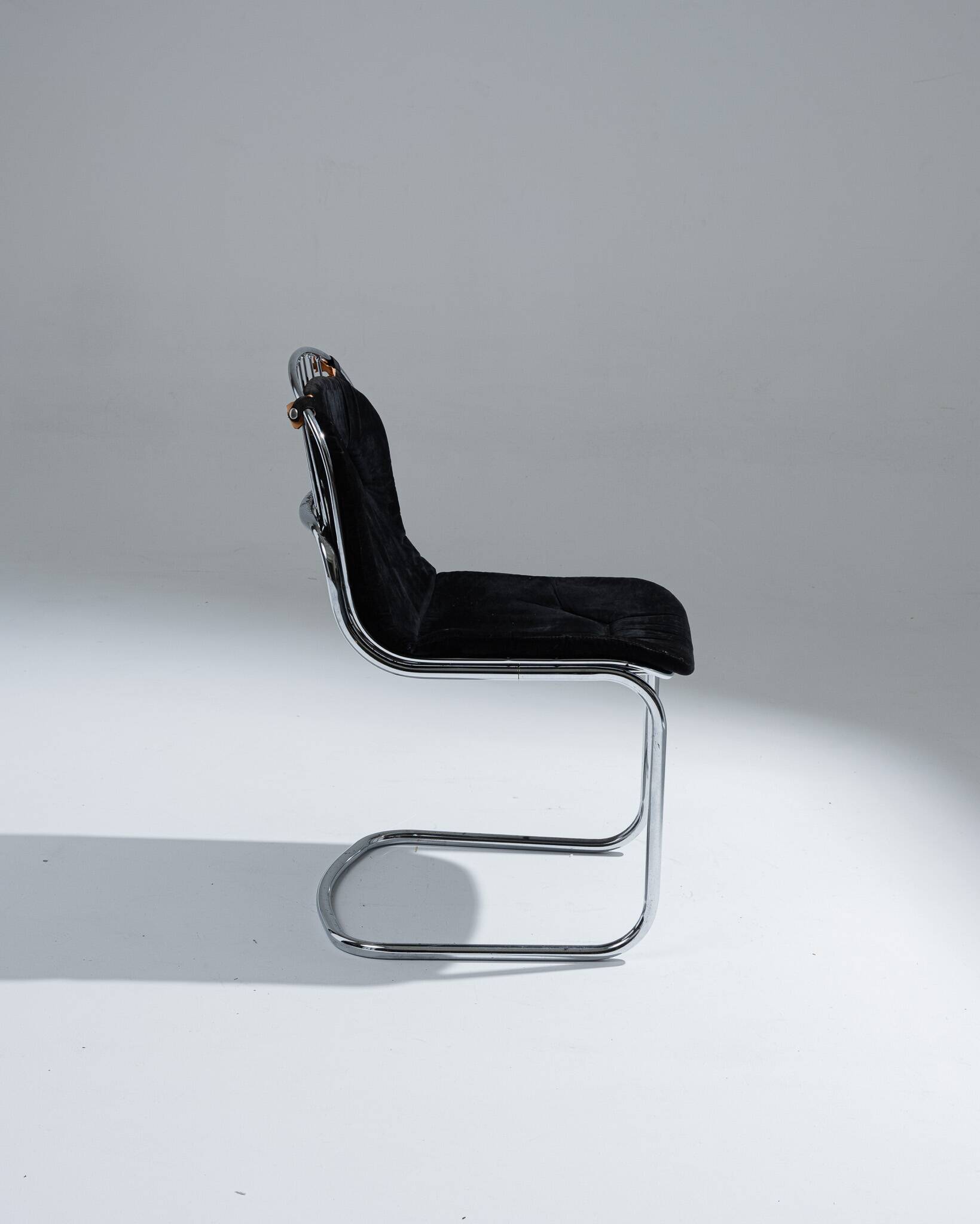 Chaise en velours noir, Gastone Rinaldi, 1970s