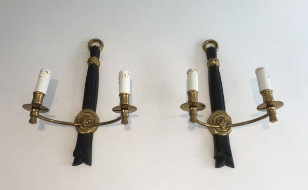 Paire d'appliques en bronze laquées noires à décors de têtes de lions