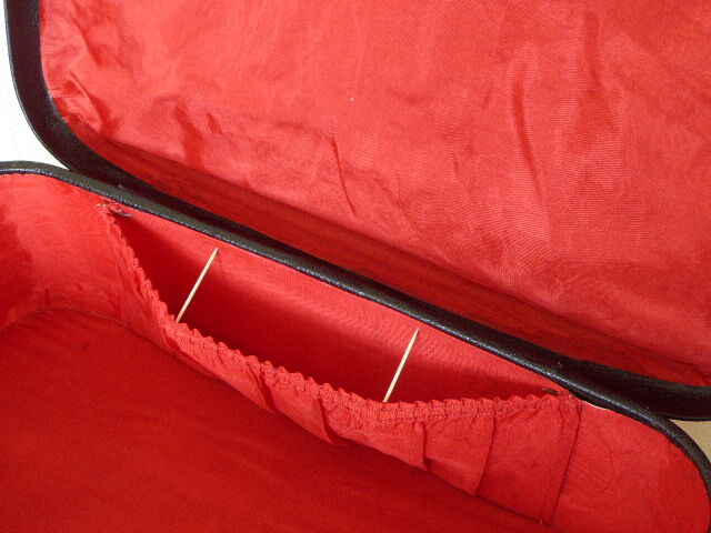 Vintage suitcases Mother & Daughter